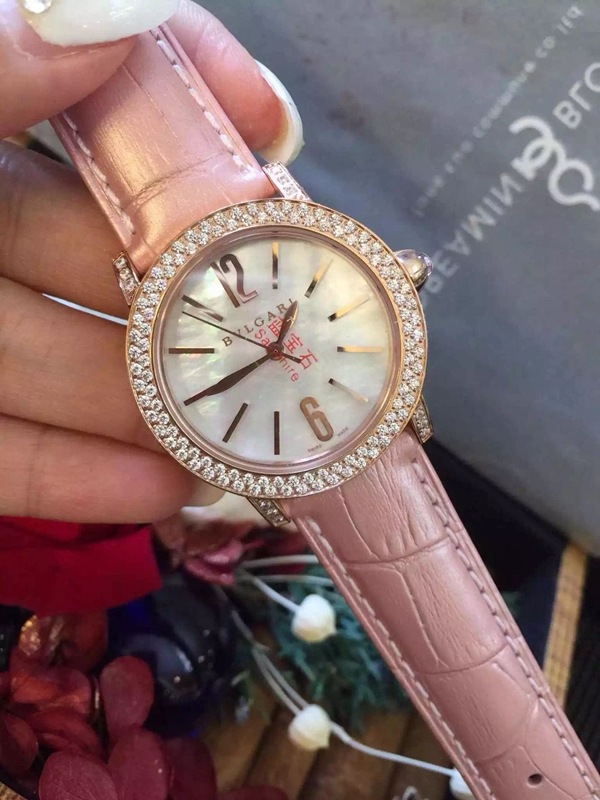 ブルガリ時計正面デザイン